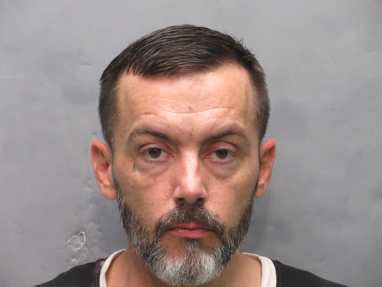 El hombre dio un nombre falso y además no tenía la tarjeta para consumir marihuana medicinal.