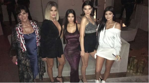Al evento asistieron Kriss y Kendal Jenner y Kim y Khloe Kardashian. Su padre, Caitlyn Jenner, y su hermana Kourtney no estuvieron presentes.
