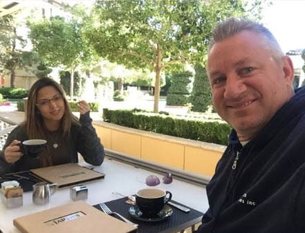 Lili fue la más feliz al presenciar este momento tan importante para su hermano.