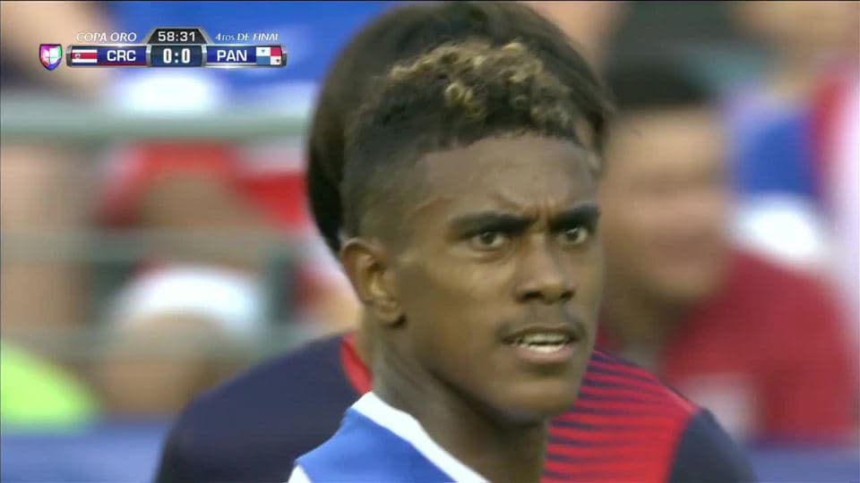 Disparo afuera de Yoel Bárcenas