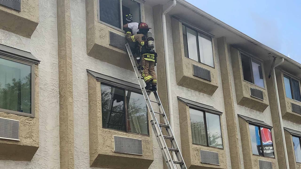 Siete personas, incluyendo dos niños fueron trasladados al hospital con heridas leves.