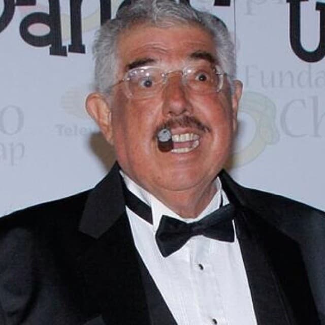 Para luego solicitar la ayuda del Presidente de la Junta de Conciliación y Arbitraje del Bloque Latinoamericano de Actores (BLADA) para hacer cumplir las obligaciones de la asociación para con él y su esposa.