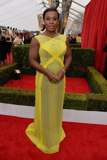 Se luce como 'Crazy Eyes' en 'Orange is the New Black', Uzo Uduba. La que de amarillo se viste, de su belleza confía.