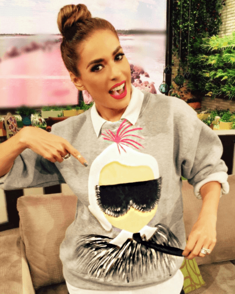 Esta bella mujer es un ejemplo de belleza e inteligencia.