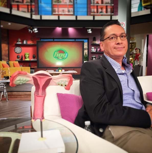 El doctor Joaquin González estuvo con nosotros y nos habló sobre los miomas uterinos.