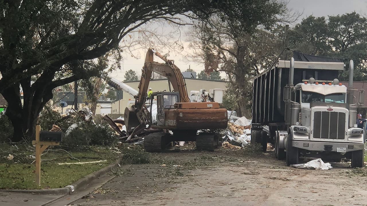 Humble, al norte de Houston, fue una de las localidades que se llevó la peor parte por el impacto del tornado.