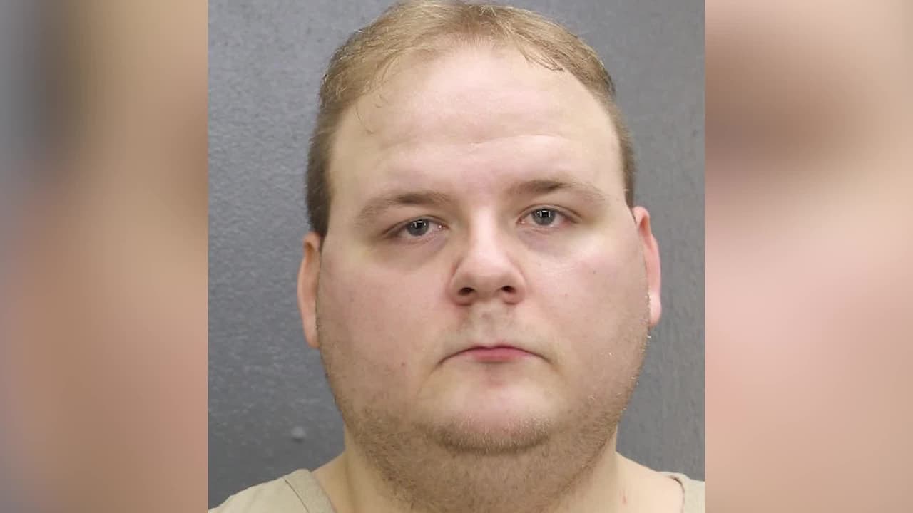 Arrestan a hombre de Broward por posesión de pornografía infantil y tener sexo con perros