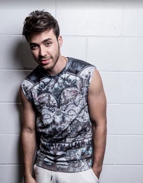 Entre sus shows repletos y constantes viajes, también se dio tiempo para bromear con sus fotos y sus fans.