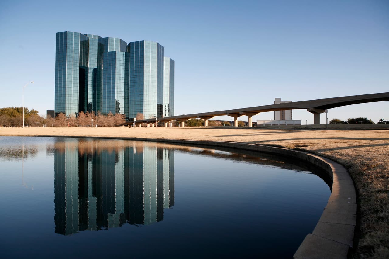 <h3 class="cms-H3-H3">14. Irving, Texas</h3>
<br>
<br>💻 
<b>Calificación: </b>70.9
<br>
<br>💻
<b> Promedio del costo de un espacio para <i>coworking</i>: </b>$207 al mes.
<br>
<br>💻 
<b>Promedio del costo de Internet mensual: </b>$88 al mes.
<br>
<br>💻
<b> Población:</b> 257,000
<br>