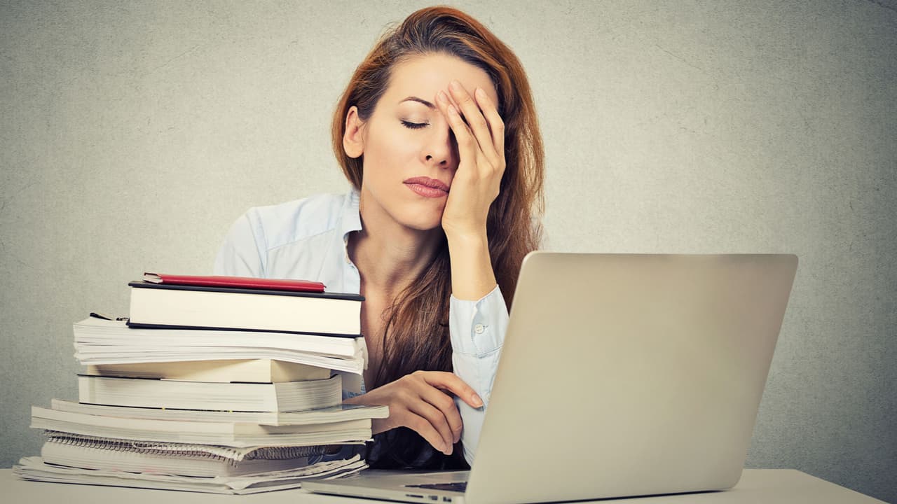 ¿Pasas horas sentado detrás de un monitor, en el tráfico, en el transporte y sientes que tus tareas nunca acaban? No te preocupes, porque aumentar tu energía y por ende tu rendimiento, es mucho más sencillo de lo que te imaginas.