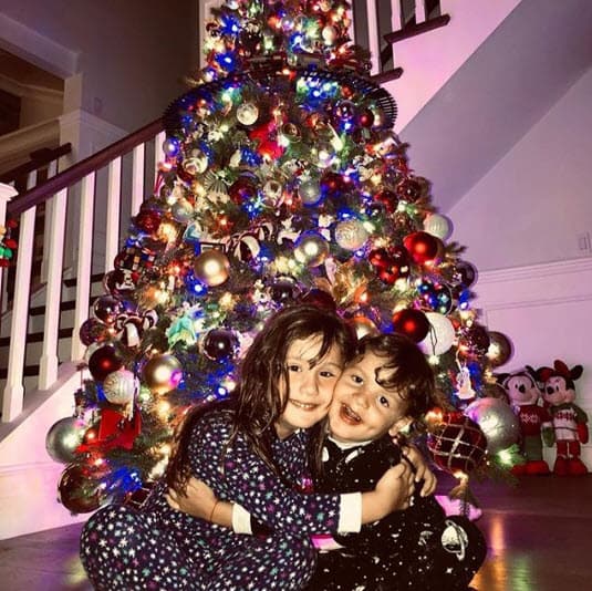 Los hijos de Angélica Vale están muy entusiasmados por las fiestas de fin de año.