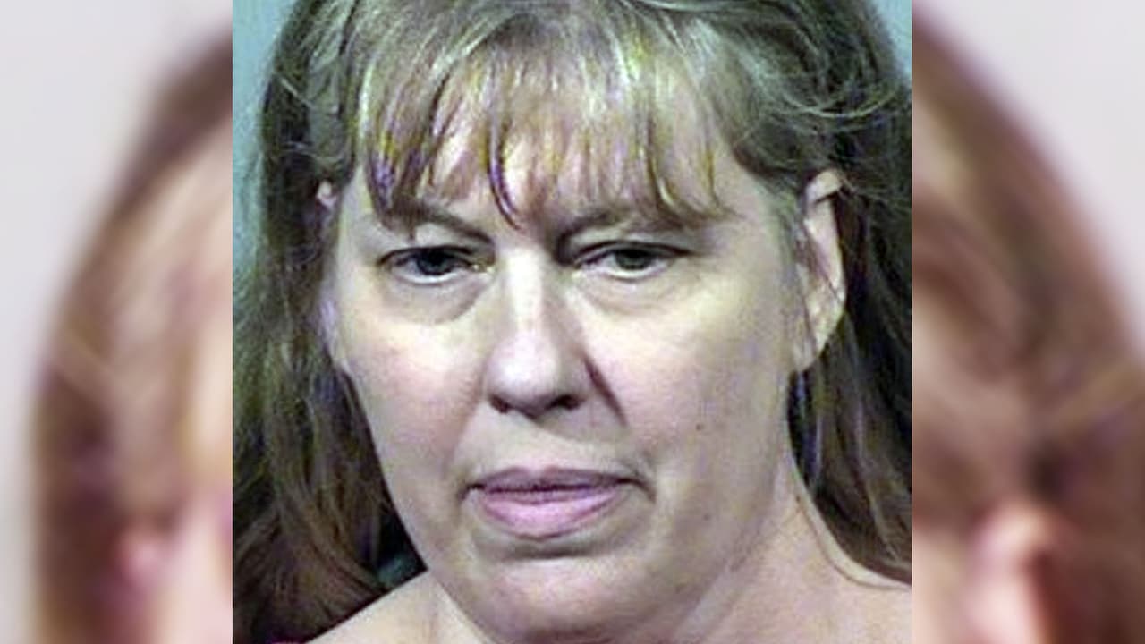 Condenan a una mujer a 20 años de cárcel por abusar de sus hijas adoptadas