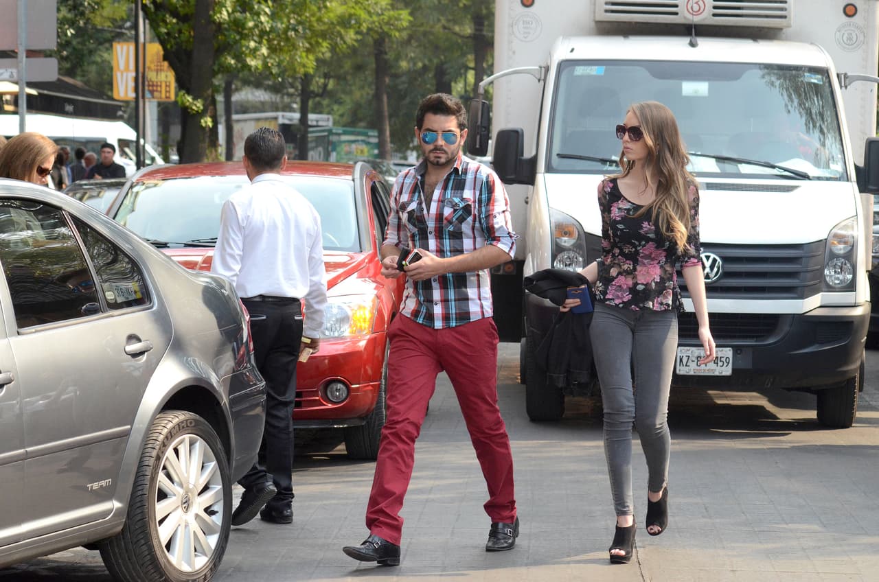 El
<b><a href="https://www.univision.com/famosos/esto-es-lo-que-opina-eugenio-derbez-del-padrastro-de-su-hijo-jose-eduardo-de-quien-mas-alejado-estuvo-fotos">hijo del comediante Eugenio Derbez</a></b> cree que los asuntos de pareja
<b>son privados</b>, por lo que no era necesario contarle a todos sobre el término de la relación. Así que decidió informarlo al mismo tiempo, a través de un comunicado.