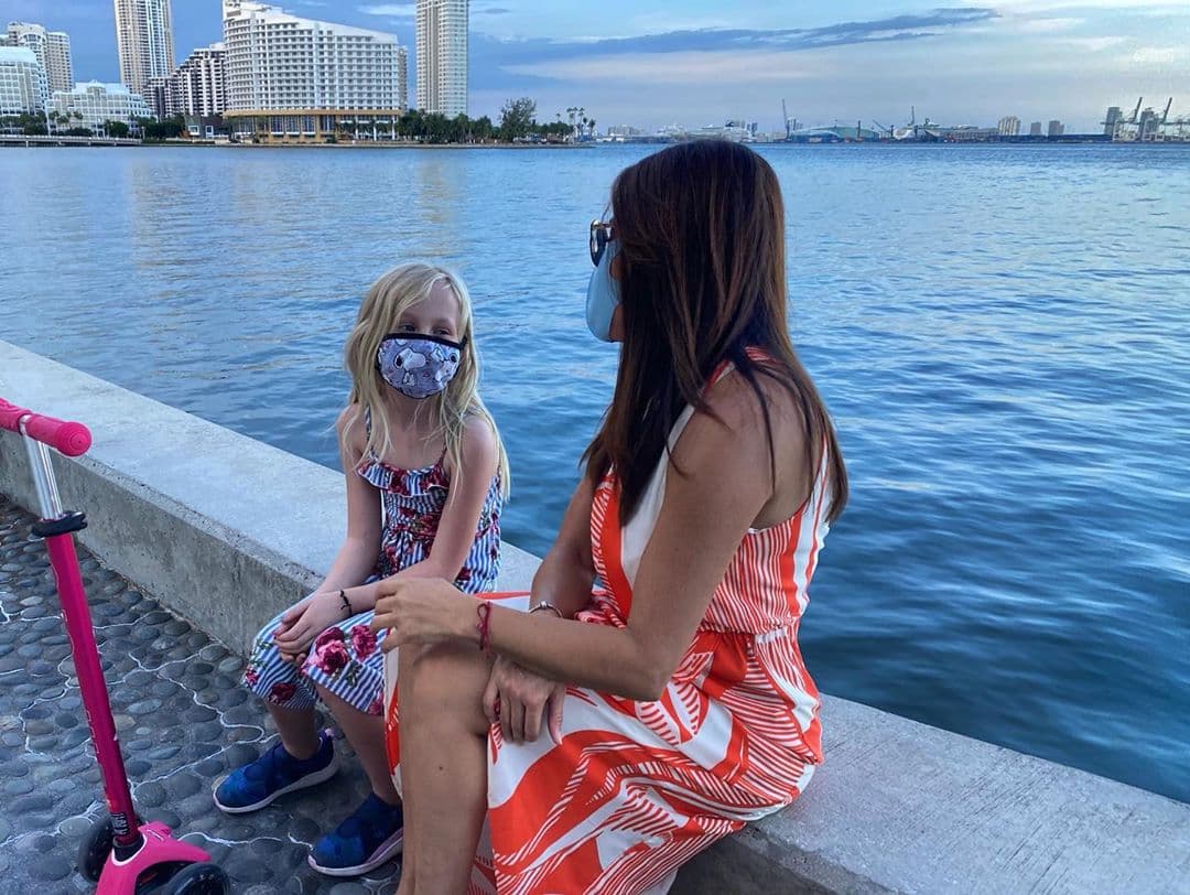 En la playa o en la nieve, Tanya Charry, Sebastián Jiménez y la pequeña Zoe, se han vuelto inseparables.