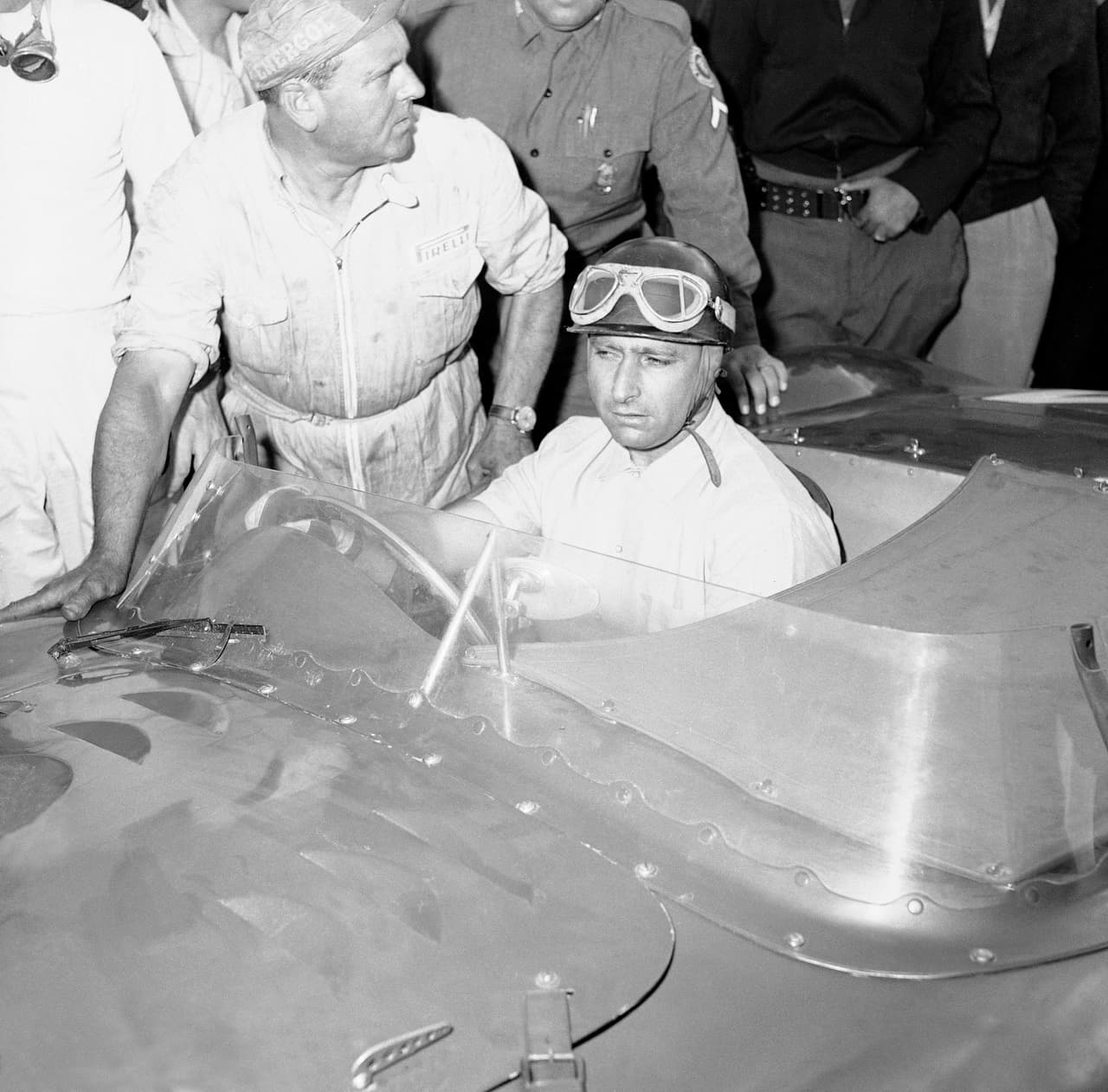 El argentino Juan Manuel Fangio se coronó campeón de la Fórmula 1 en 1957 a sus 46 años y 41 días de edad, al mando de un Maserati.