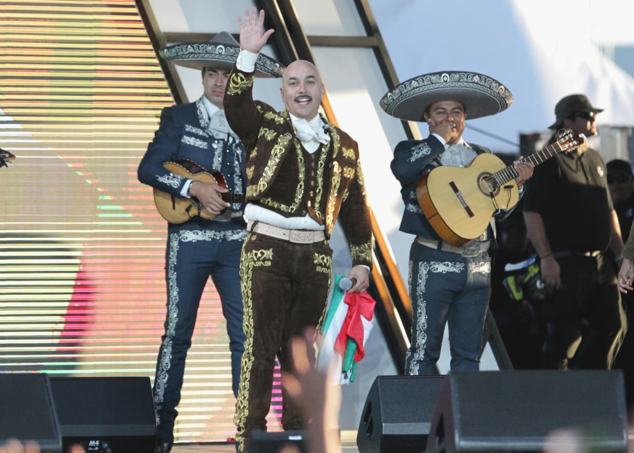 “Sí algún día se presentará ese proyecto, pues con mucho gusto. Yo me confío mucho. Yo estoy muy confiado en mí mismo, con mi talento y para hacer lo que quiera con cualquier persona”,
<a href="https://www.univision.com/famosos/belinda-lupillo-rivera-trabajaria-christian-nodal" target="_blank">dijo Rivera</a>.