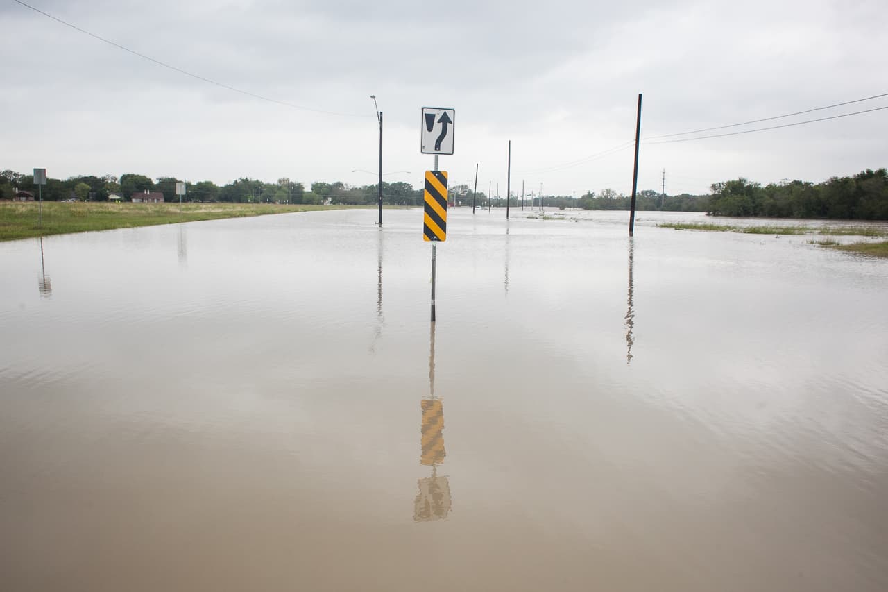 La llegada de fuertes tormentas al centro de Texas dejó cientos de calles de Austin cerradas.