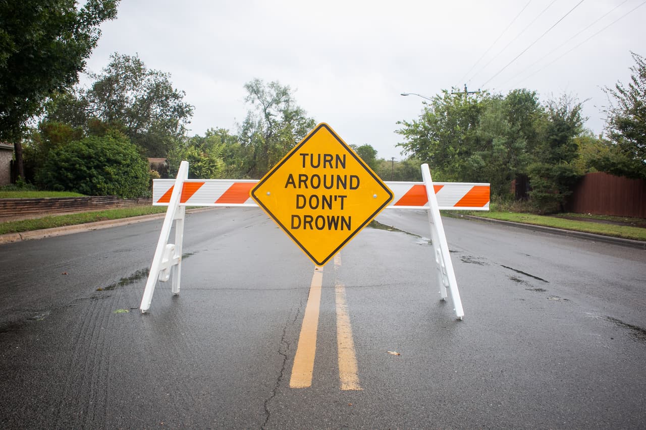 La llegada de fuertes tormentas al centro de Texas dejó cientos de calles de Austin cerradas.