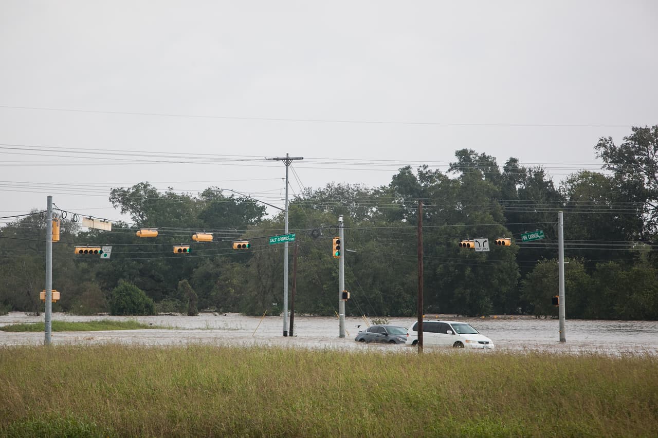 La llegada de fuertes tormentas al centro de Texas dejó cientos de calles de Austin cerradas.