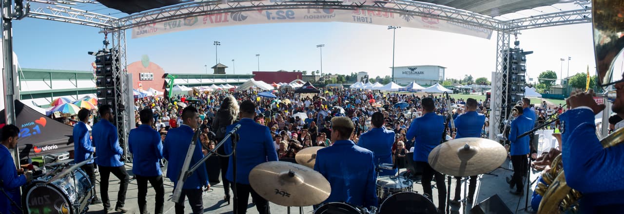 Festival del Cinco de Mayo con la familia Univision Fresno