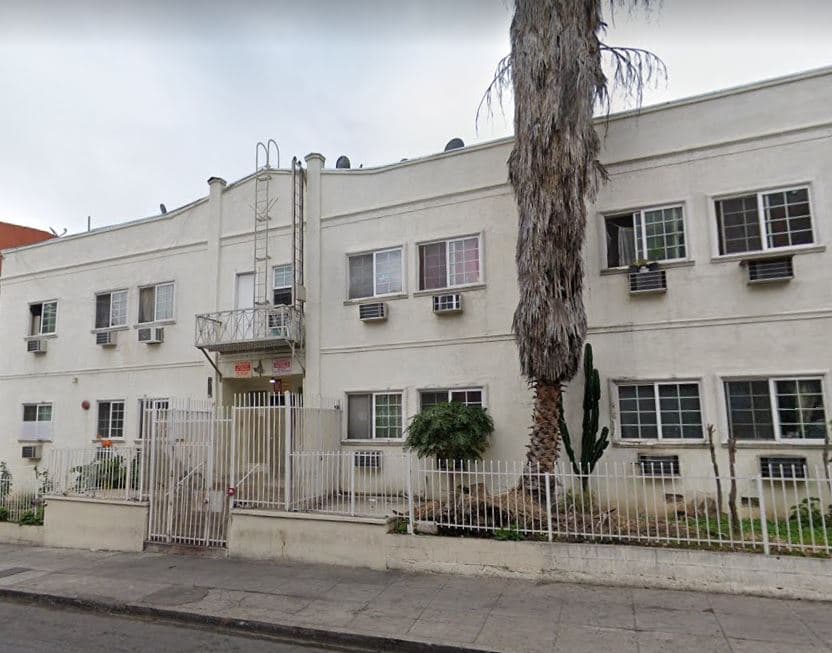 El otro edificio de apartamentos administrado por Filomeno Hernández.