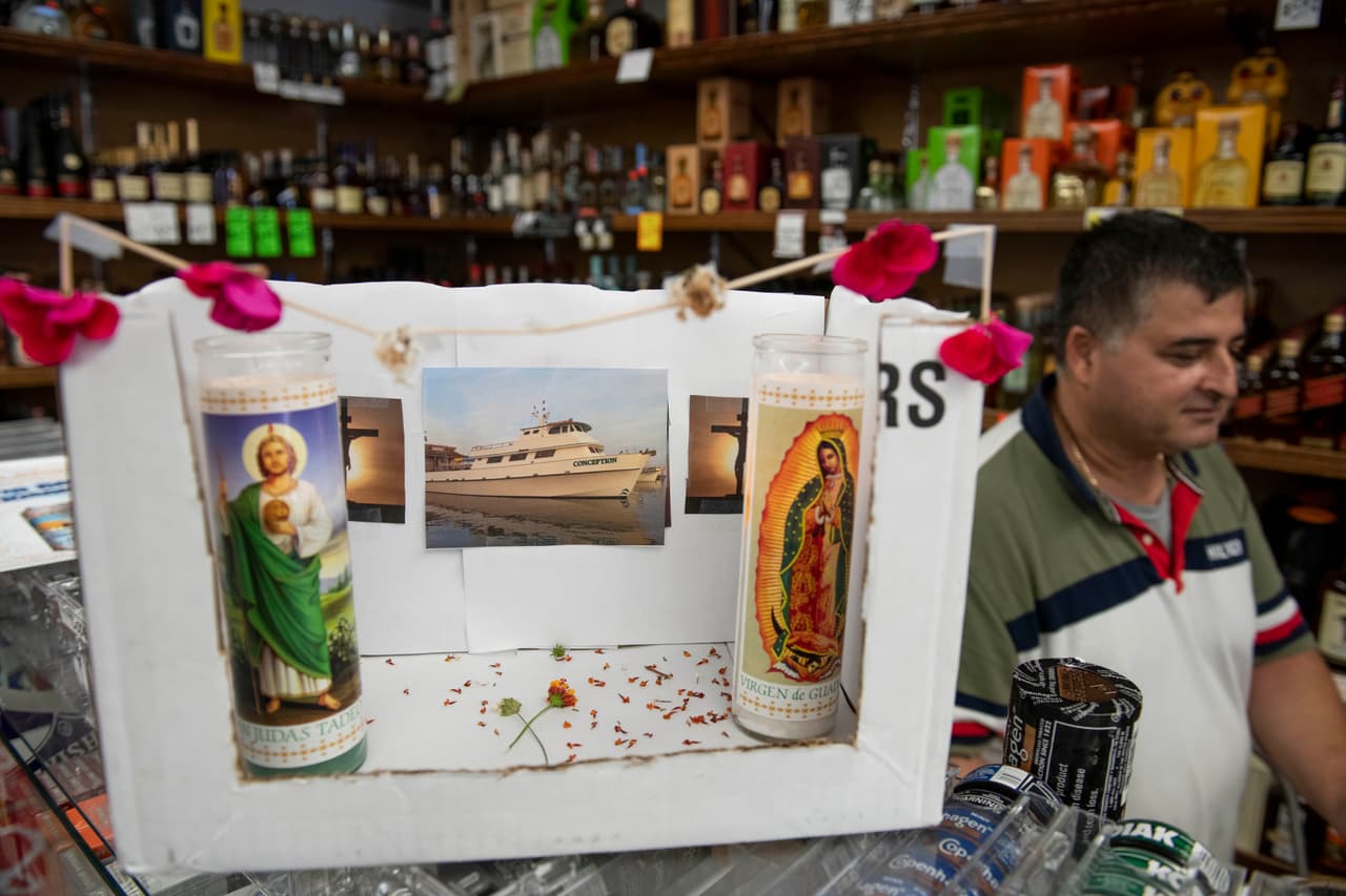 Honores a las víctimas del Conception están presentes en el muelle de Santa Barbara y en las calles de la ciudad costera, cuyos habitantes aún no dan crédito a la tragedia.