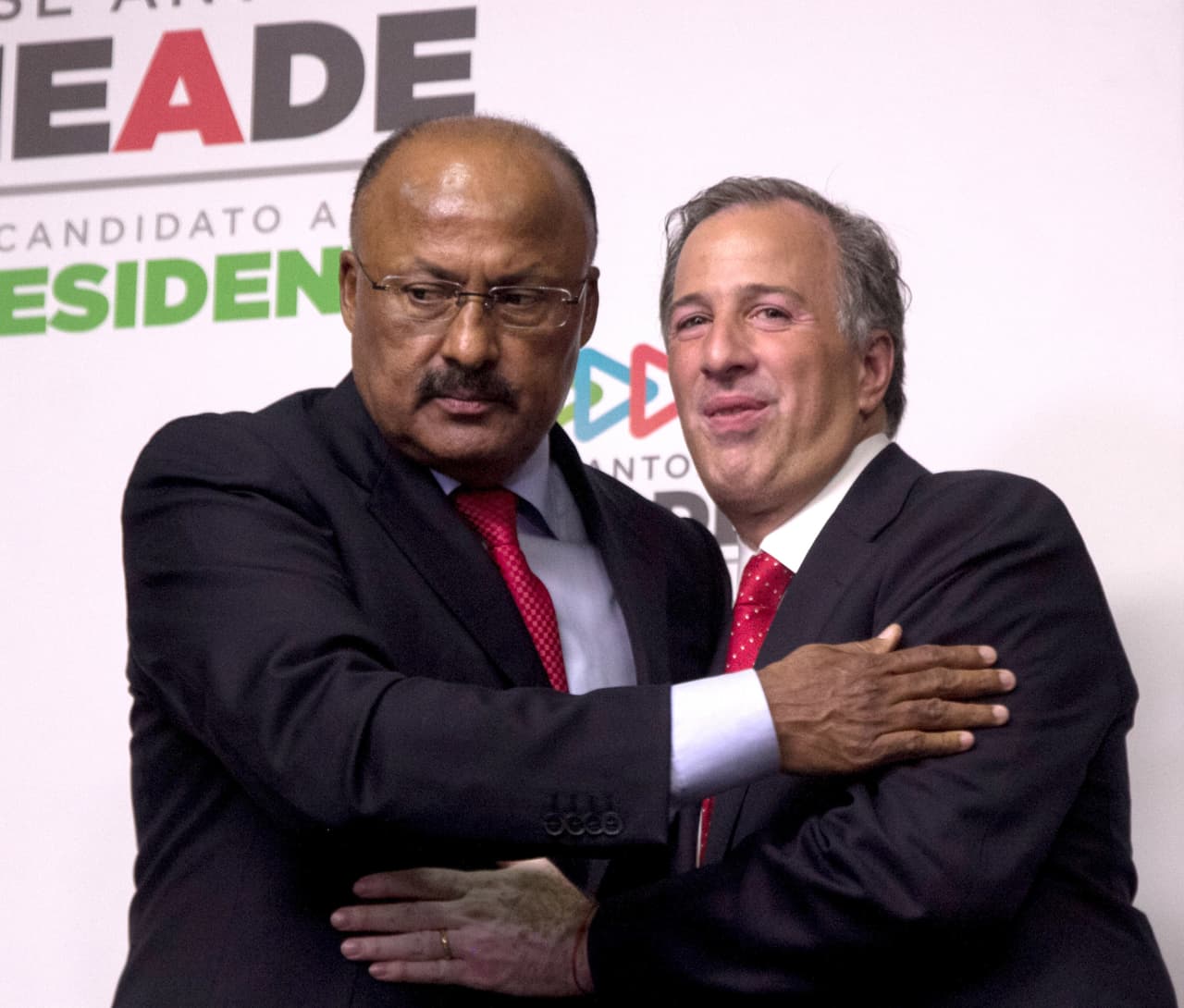 El PRI cambia de presidente en mitad de la campaña y con Meade por debajo en las encuestas