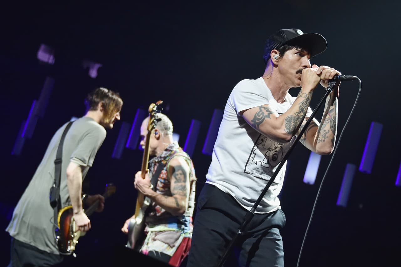 Este viernes y sábado a las 8 pm,
<b>Red Hot Chili Peppers</b> se presentan en concierto en el United Center, localizado en el 1901 W Madison St. Boletos 99 dólares.