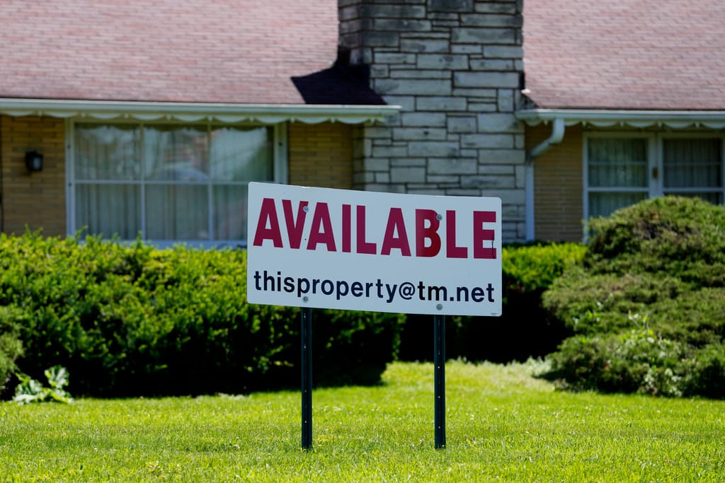 Las 5 ciudades con el mercado inmobiliario más competitivo en 2025 y qué debes hacer si quieres comprar casa en ellas, según Zillow