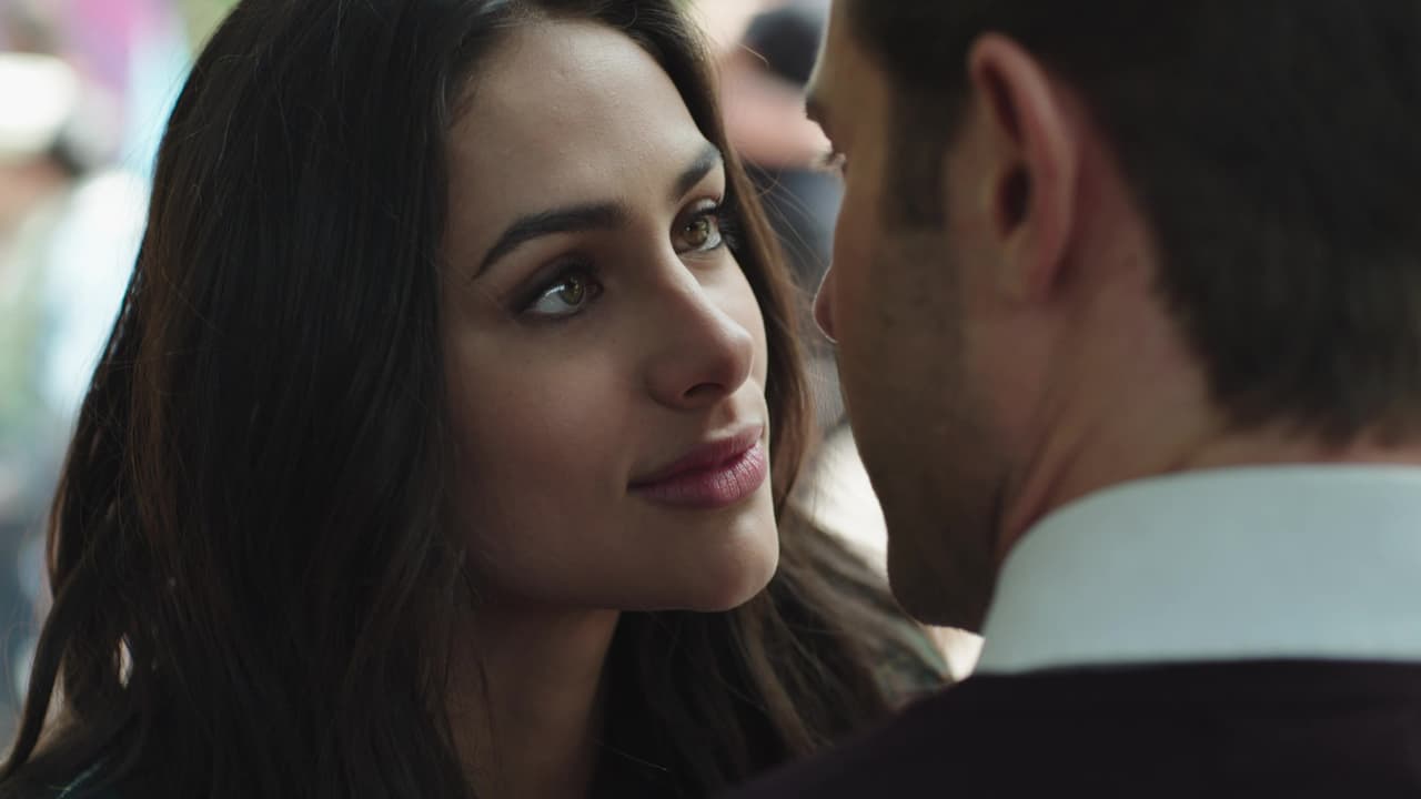 Después del baile, Adela fue muy directa al preguntarle por qué ha estado con tantos mujeres menos con ella.