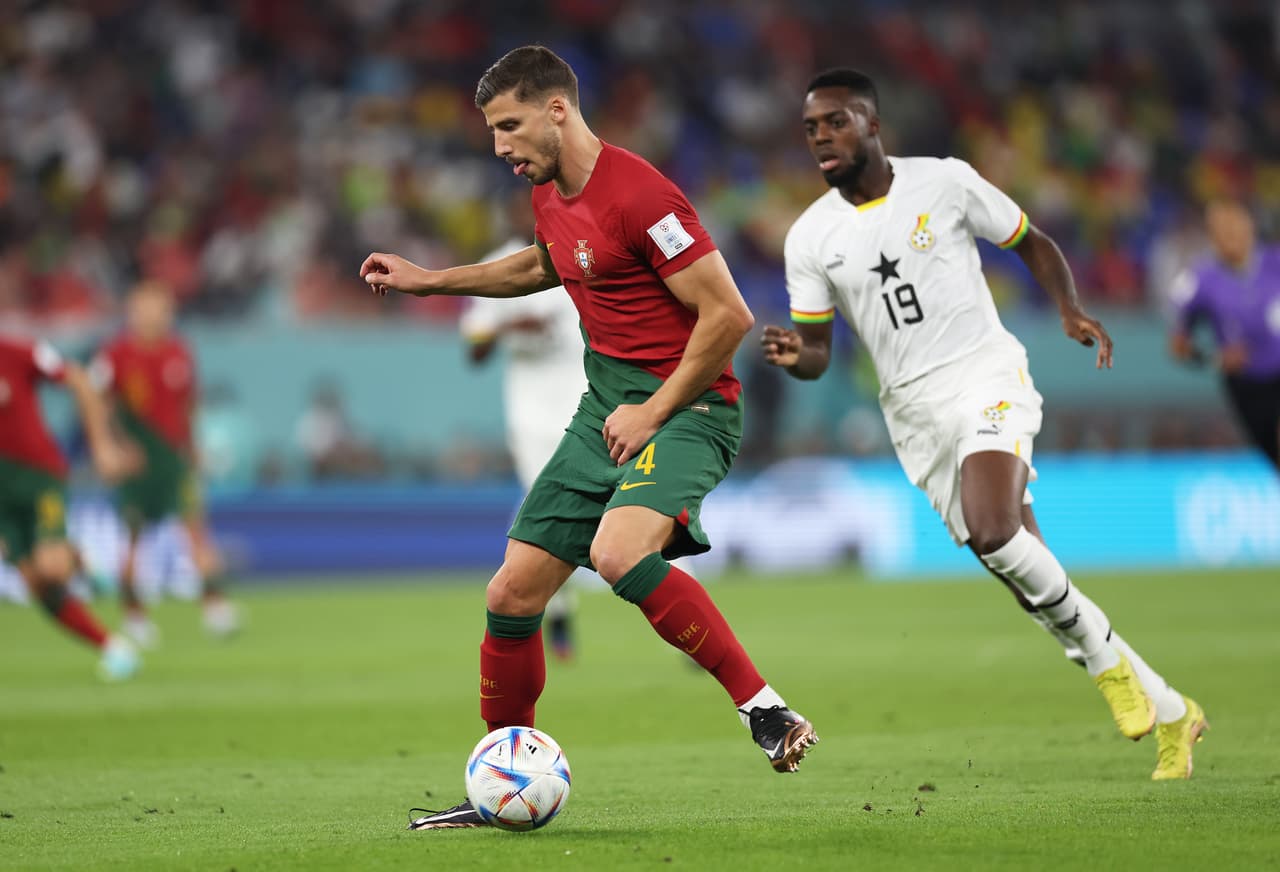 <h3 class="cms-H3-H3">5. Portugal</h3>
<br>
<br>⚽
<b>Valor de la plantilla:</b> $1,190 millones.
<br>
<br>⚽
<b> Jugador más caro:</b> Rúben Dias.
<br>
<br>⚽
<b>Costo de transferencia de su jugador más caro:</b> $122 millones.
<br>