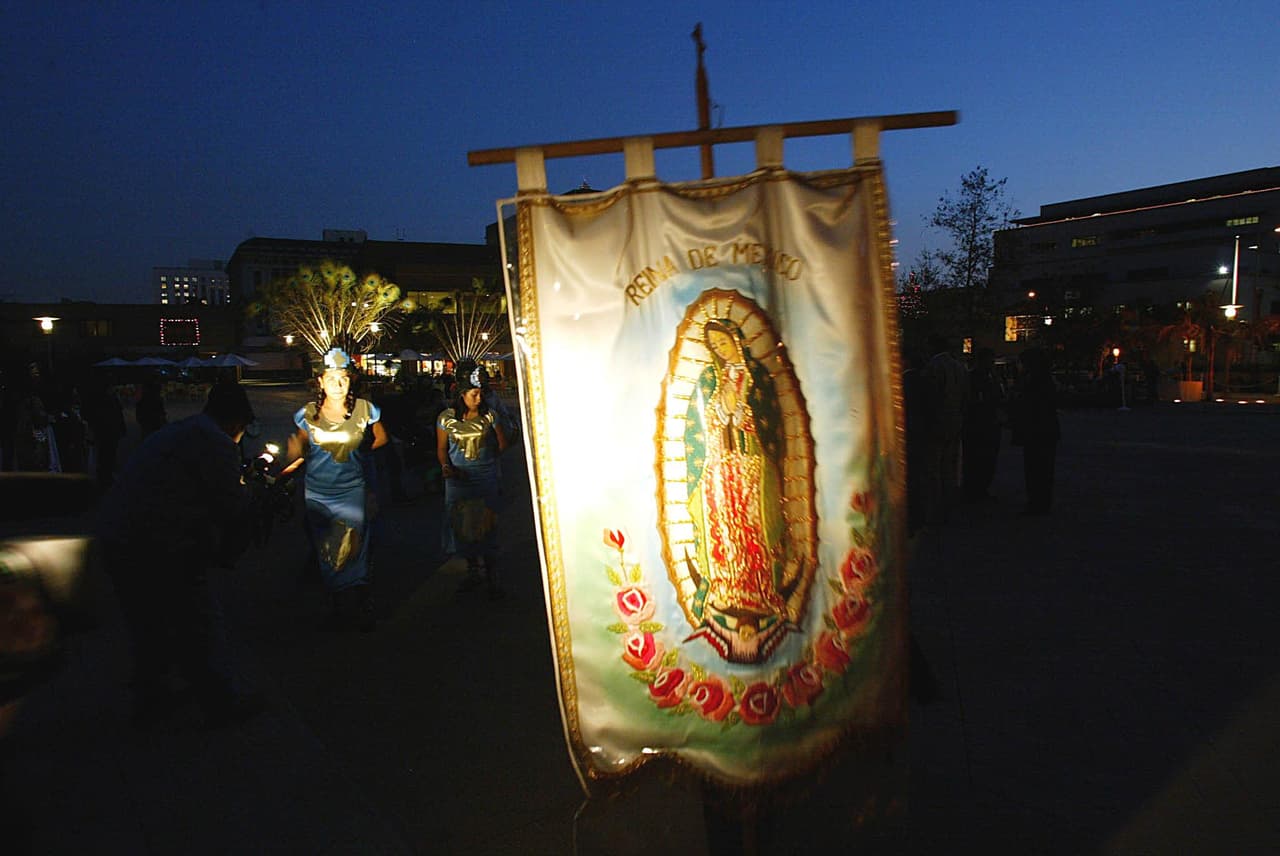<b><a href="https://www.facebook.com/events/323601995849547/" target="_blank">Spanish-Language Novena and Procession Honoring Our Lady of Guadalupe (7 de diciembre)</a></b>: Se realizará una procesión antes de cada Novena Medalla Milagrosa y Misa en la iglesia Miraculous Medal Shrine de Filadelfia.