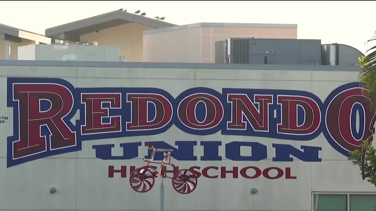 Arrestan a un estudiante de 15 años que llegó a escuela de Redondo Beach con un arma de fuego cargada