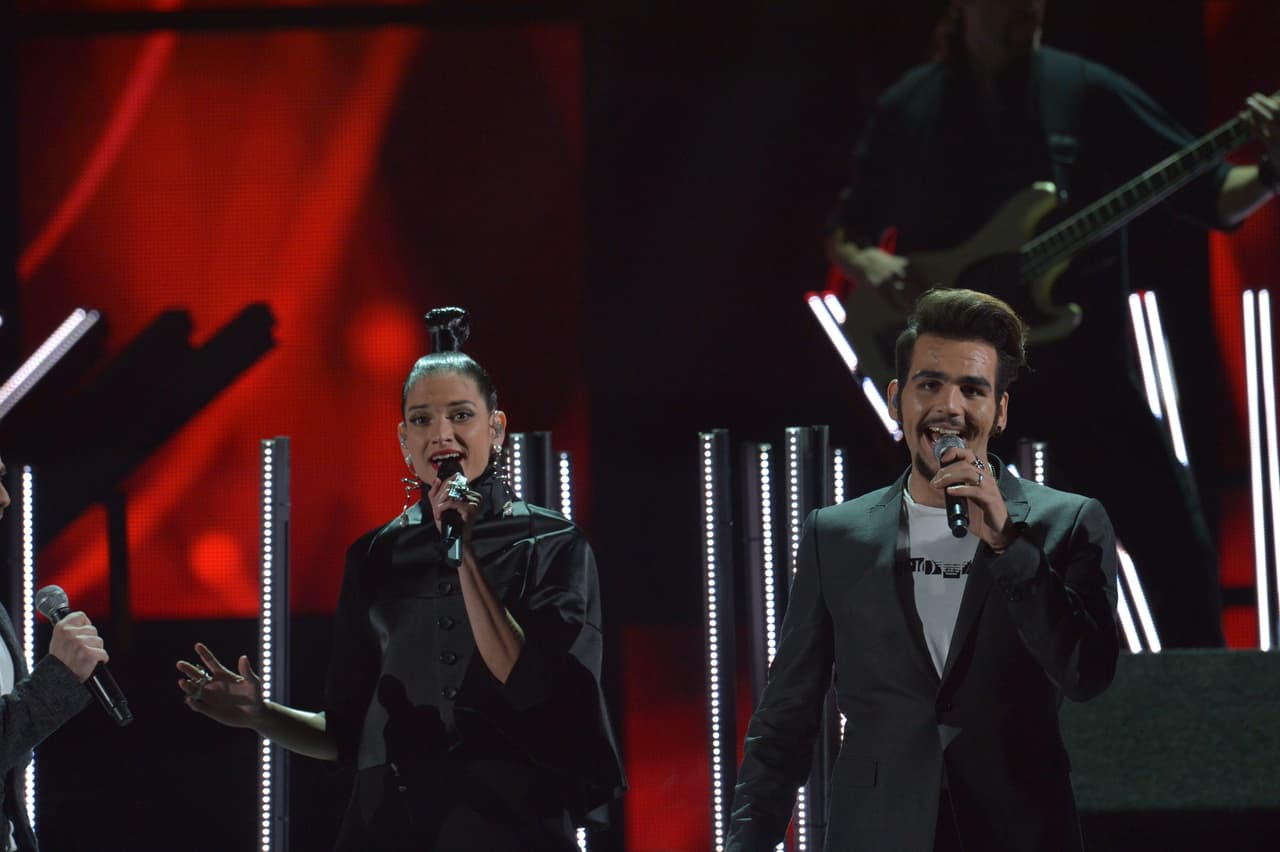 La canción fue interpretada con todo el sentimiento y el público reconoció su gran talento.