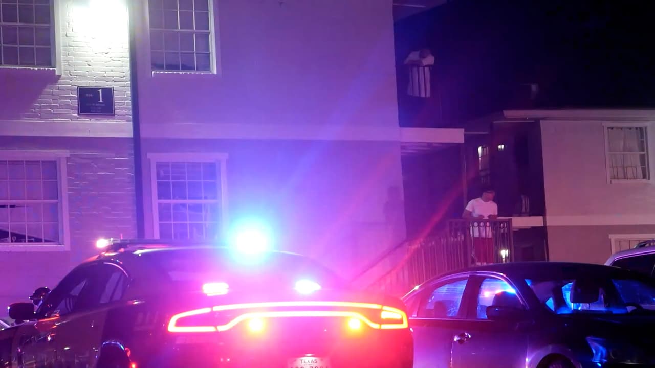 Se niega hispano a dar dinero y sospechoso lo asesina a tiros en Oak Cliff