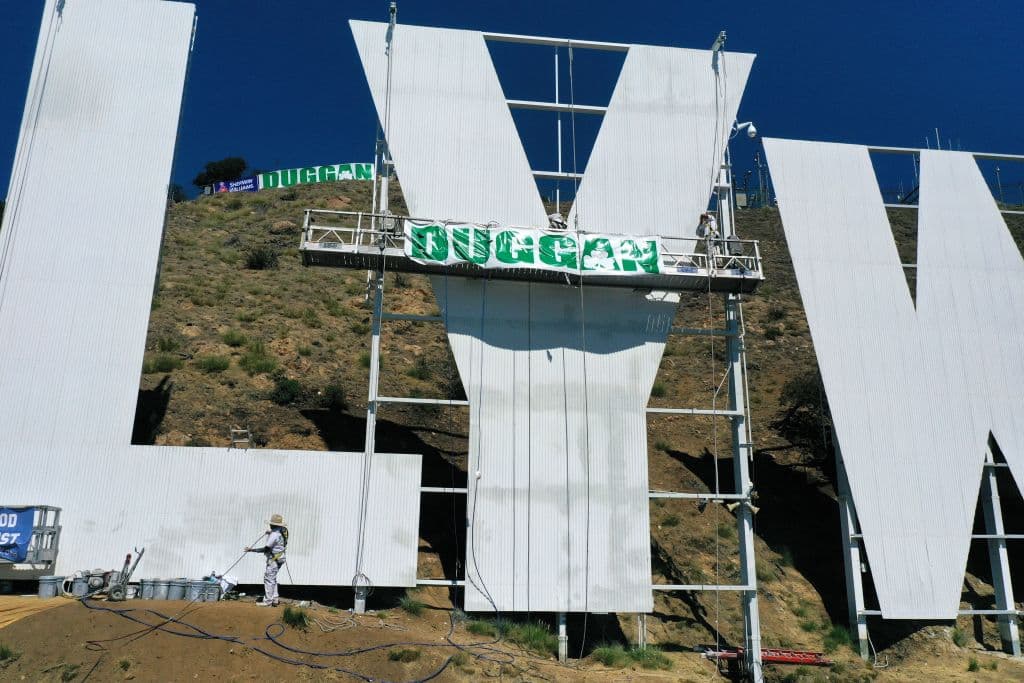 En el 1923, costó $21,000 colocar las enormes letras, sin sospechar su impacto.