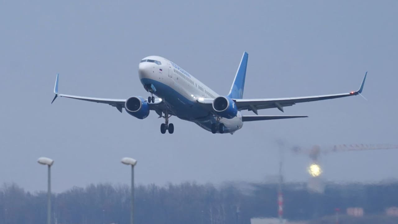 Emiten normas para obligar a aerolíneas a dar reembolsos en efectivo por vuelos demorados