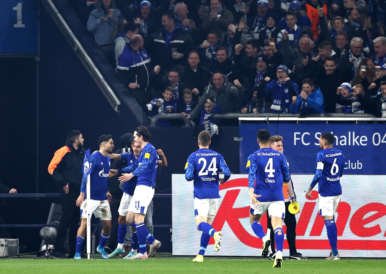 Suat Serdar (48’) y Michael Gregoritsch (58’) anotaron los goles para la victoria de los locales.