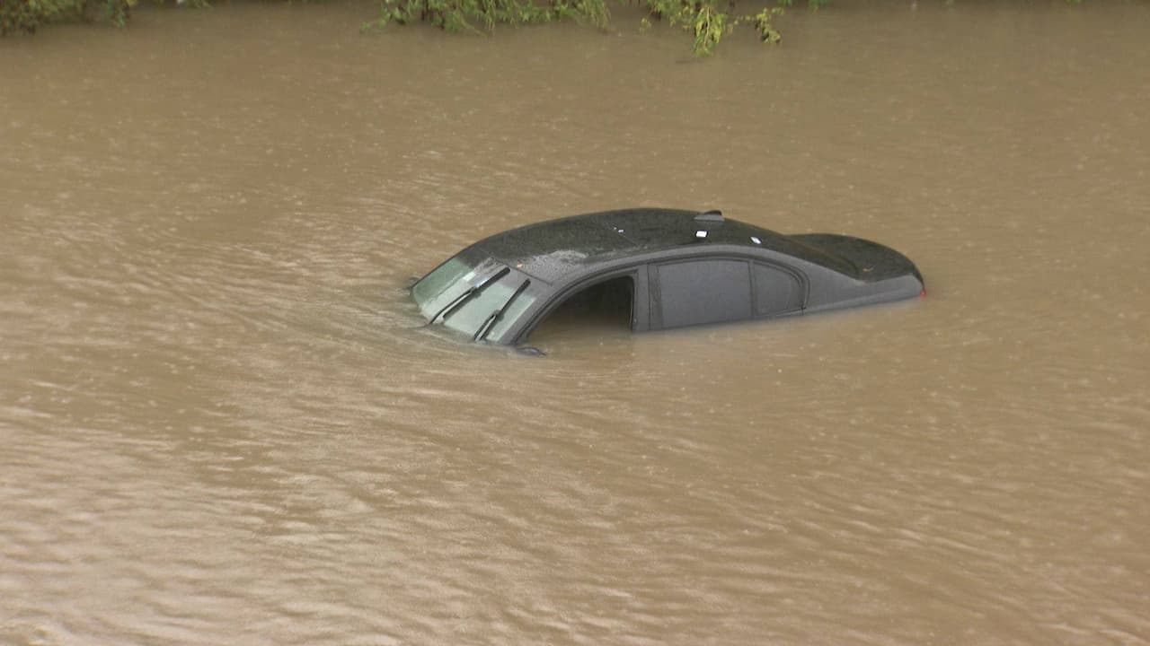 Esto es lo que no deben hacer los conductores durante una tormenta severa