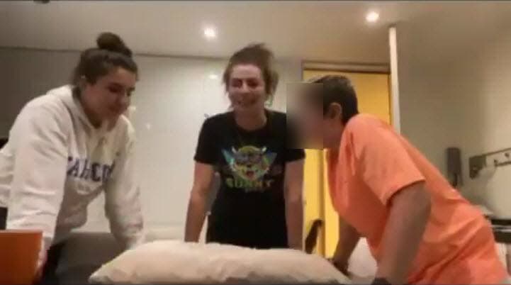 "Nunca expreso por redes el amor que nos tenemos, pero 
<b>hoy te vi y sentí que habías crecido tanto que <a href="https://www.univision.com/famosos/cecilia-galliano-confiesa-a-cual-expareja-se-llevaria-a-cenar-por-ser-el-mas-divertido-y-no-es-sebastian-rulli-fotos">ya se me va mi bebé</a></b> y me dio mucha emoción".
<br>