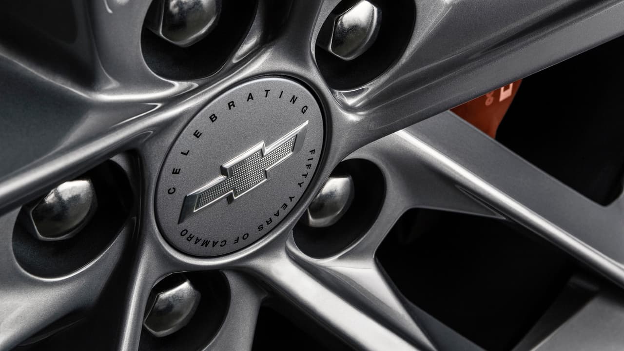 Las llantas de esta edición especial son de 19 pulgadas, especialmente diseñadas para la ocasión