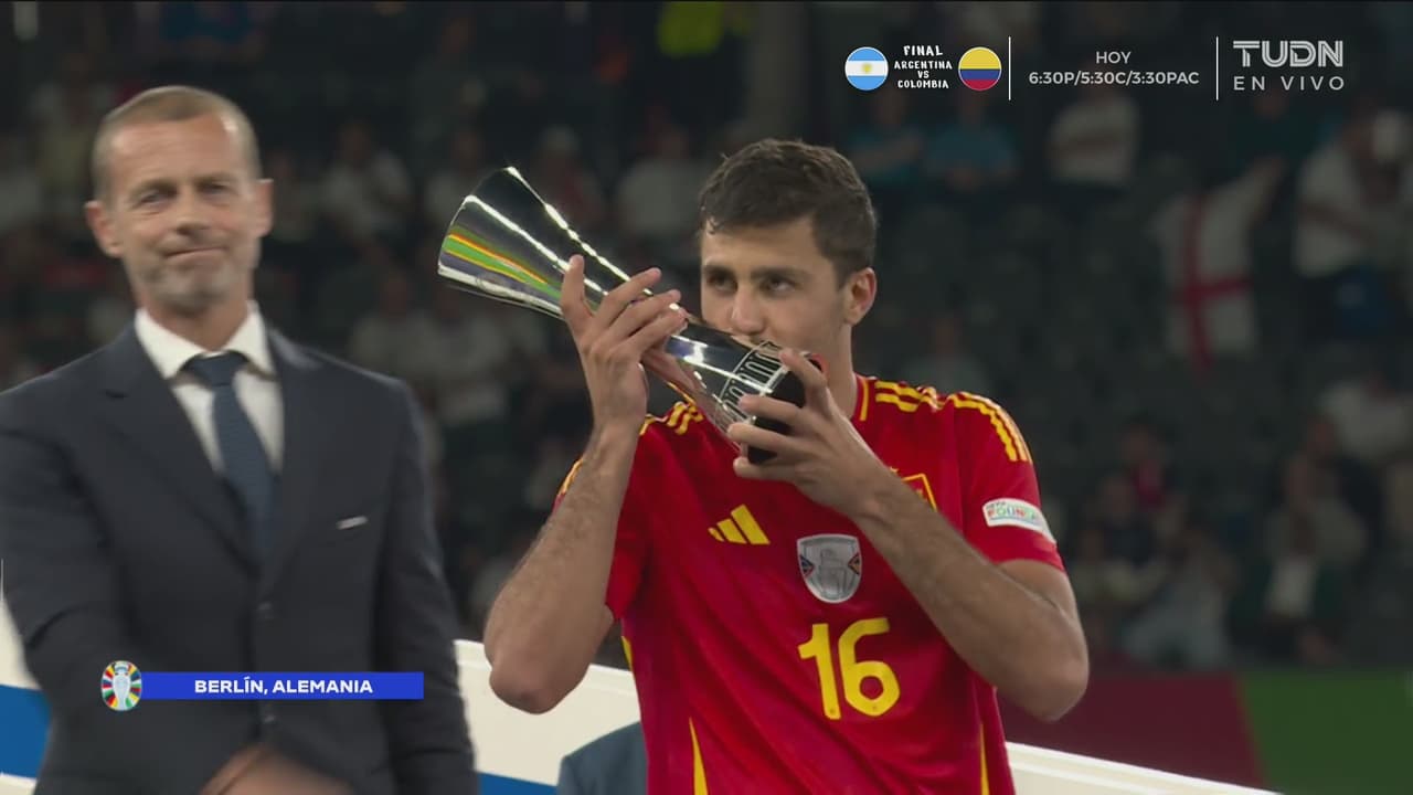 Rodri le 'gana' a Yamal y Nico el premio al mejor de la Euro