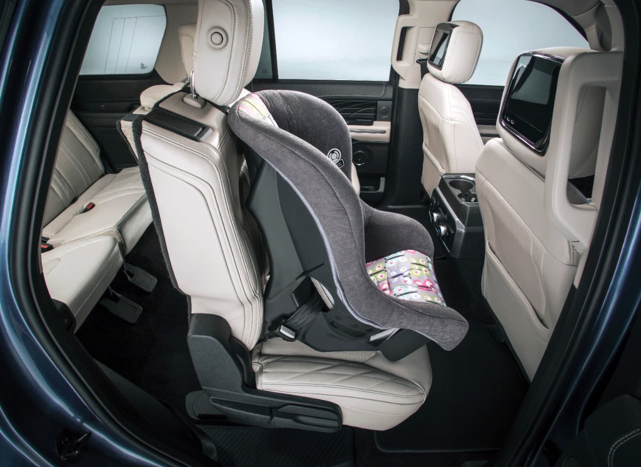 Esto permite por ejemplo, que no haya que remover el sillín para bebes para acceder a la tercera fila de asientos.