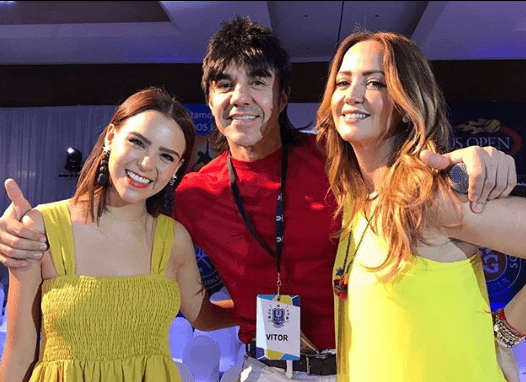 El Vitor siempre encuentra fans a donde quiera que va. Tal como sucedió en un evento donde la 
<i>youtuber </i>conocida como Yuya y Andrea Legarreta se tomaron una foto con él.