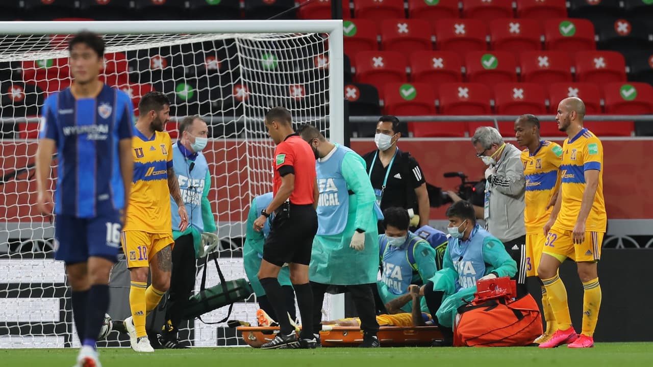 Tuca se enteró en pleno partido cómo funciona nueva regla de FIFA