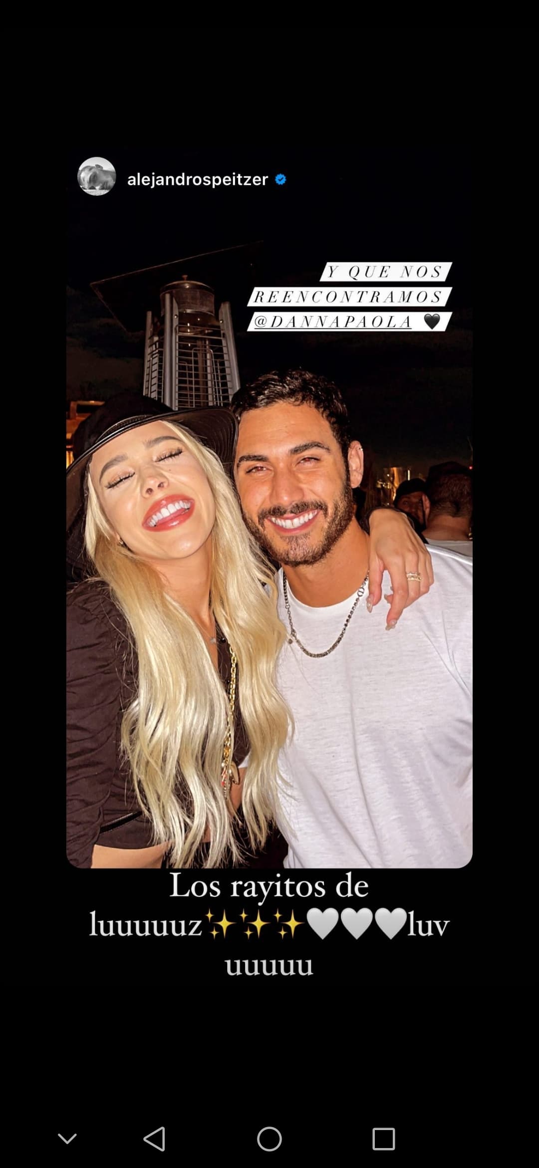 "
<b>Y que nos reencontramos, Danna Paola</b>", escribió el actor junto a la imagen que colgó en sus historias de Instagram y que luego fue replicada por la intérprete de 'Mía'.