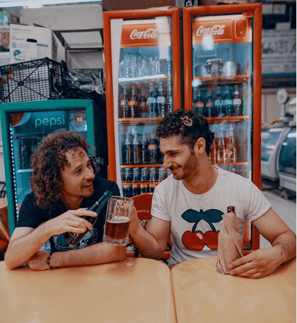 Desde hace varios años, Bryan es amigo de Luis Villar, nombre real de Luisito Comunica, quien desde 2019 ostenta el récord de 
<b>más seguidores en YouTube</b> 
<b>en México</b>, de acuerdo al diario 
<b><a href="https://www.milenio.com/espectaculos/famosos/yuya-luisito-comunica-quita-youtuber-seguido" target="_blank">Milenio</a></b>, con casi 25 millones.