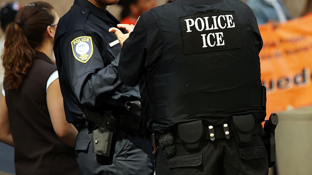 Cuomo promete evitar que ICE use licencias para identificar a indocumentados y la ciudad honra a futbolistas con desfile