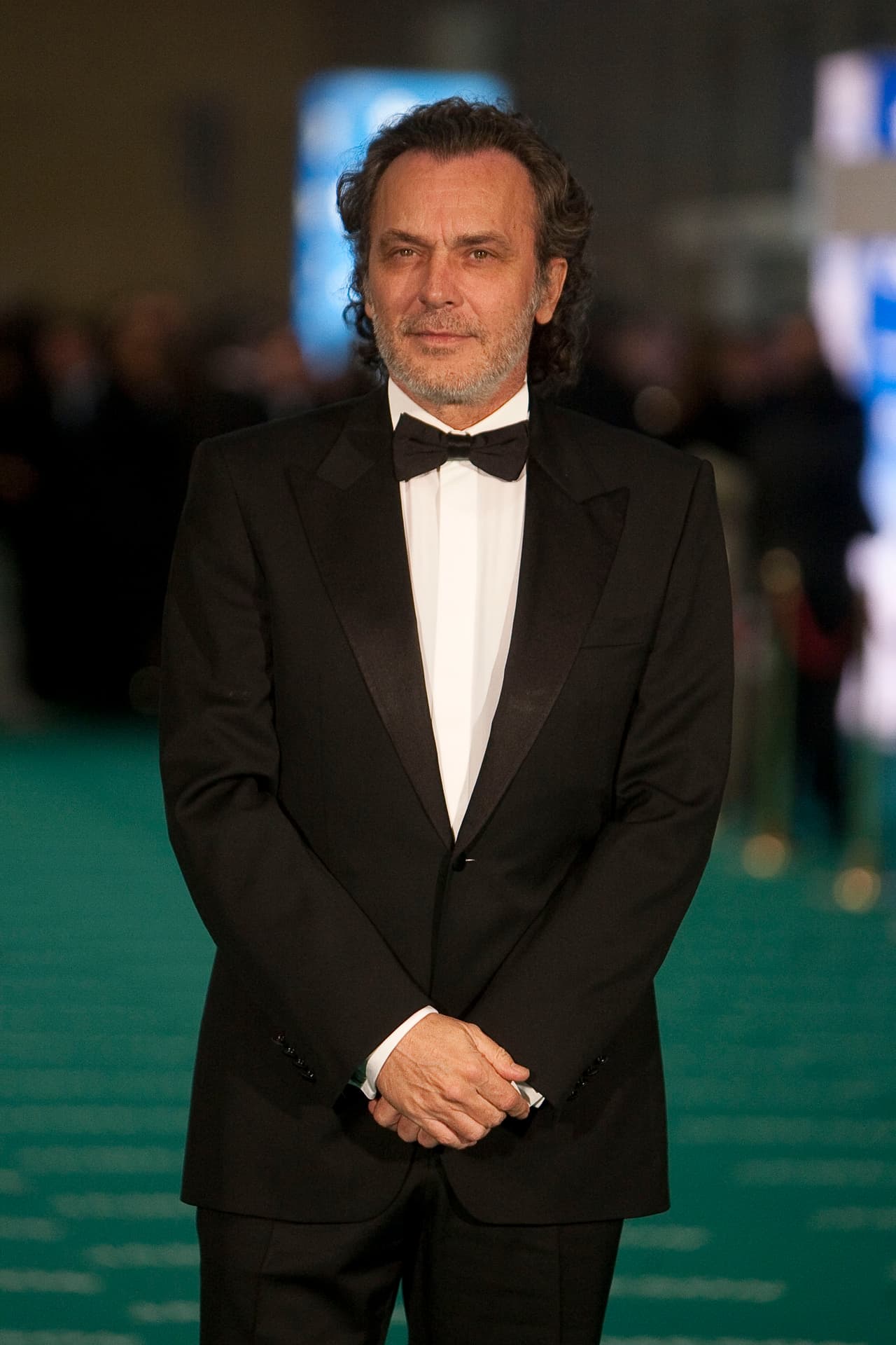 El reconocido actor español, ganador del Premio Goya, llega a la pantalla de UniMás en El Príncipe como el apuesto y veterano policía Fran ¿Dejarías que te capture?