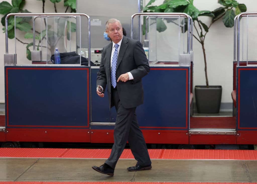 Pero existen requisitos para entrar, entre estos, tienes que estar vacunado con las vacunas aprobadas por los EEUU, algo que la mayoría de los mexicanos no tienen.